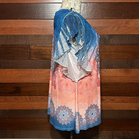 🌞NWOT Avenue V Neck Short Lacey Sleeve Blue and Pink Mandala Pattern Blouse - Picture 8 of 11